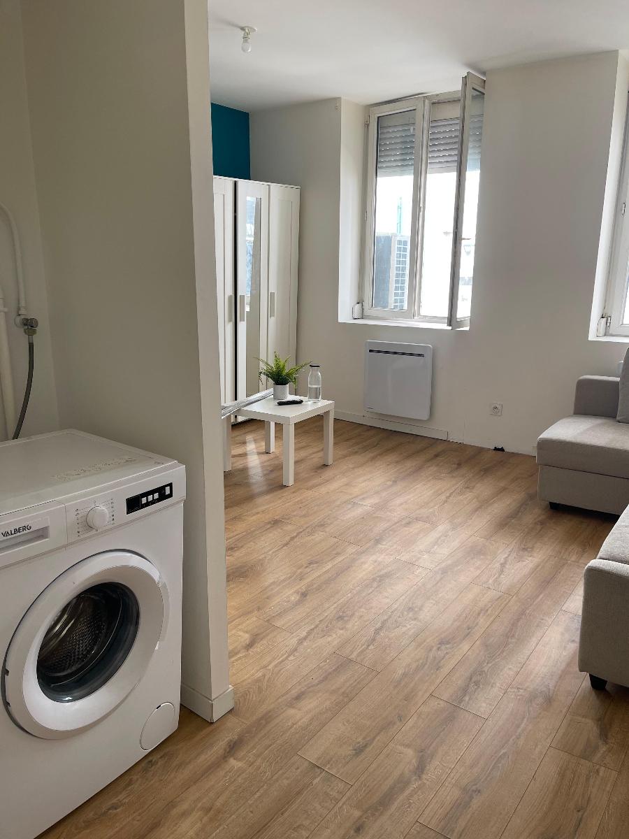Appartement rénové en Location à Saint-etienne / 1 pièce 24m2
