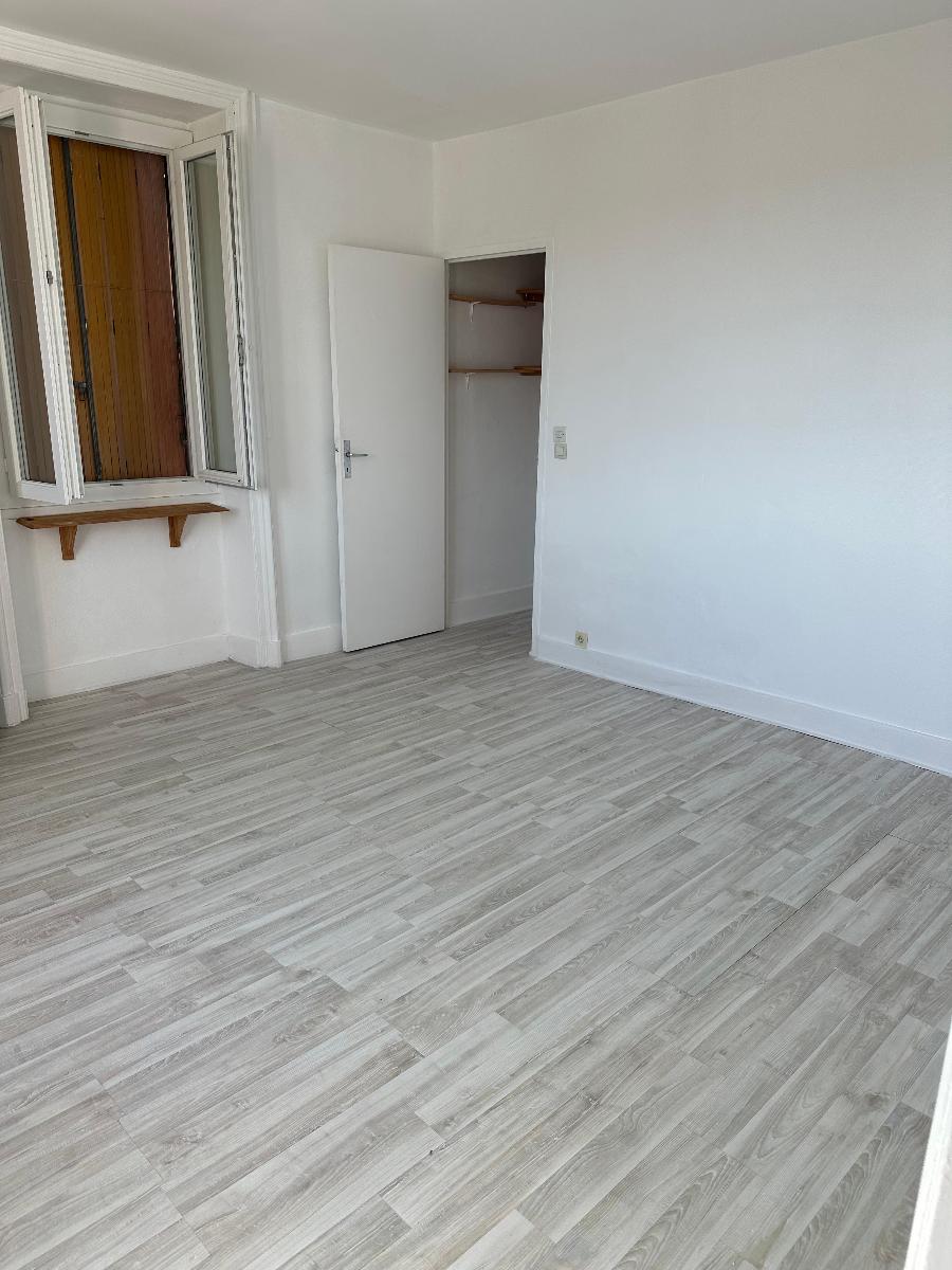 Appartement en Location à Fraisses / 2 pièces 49m2