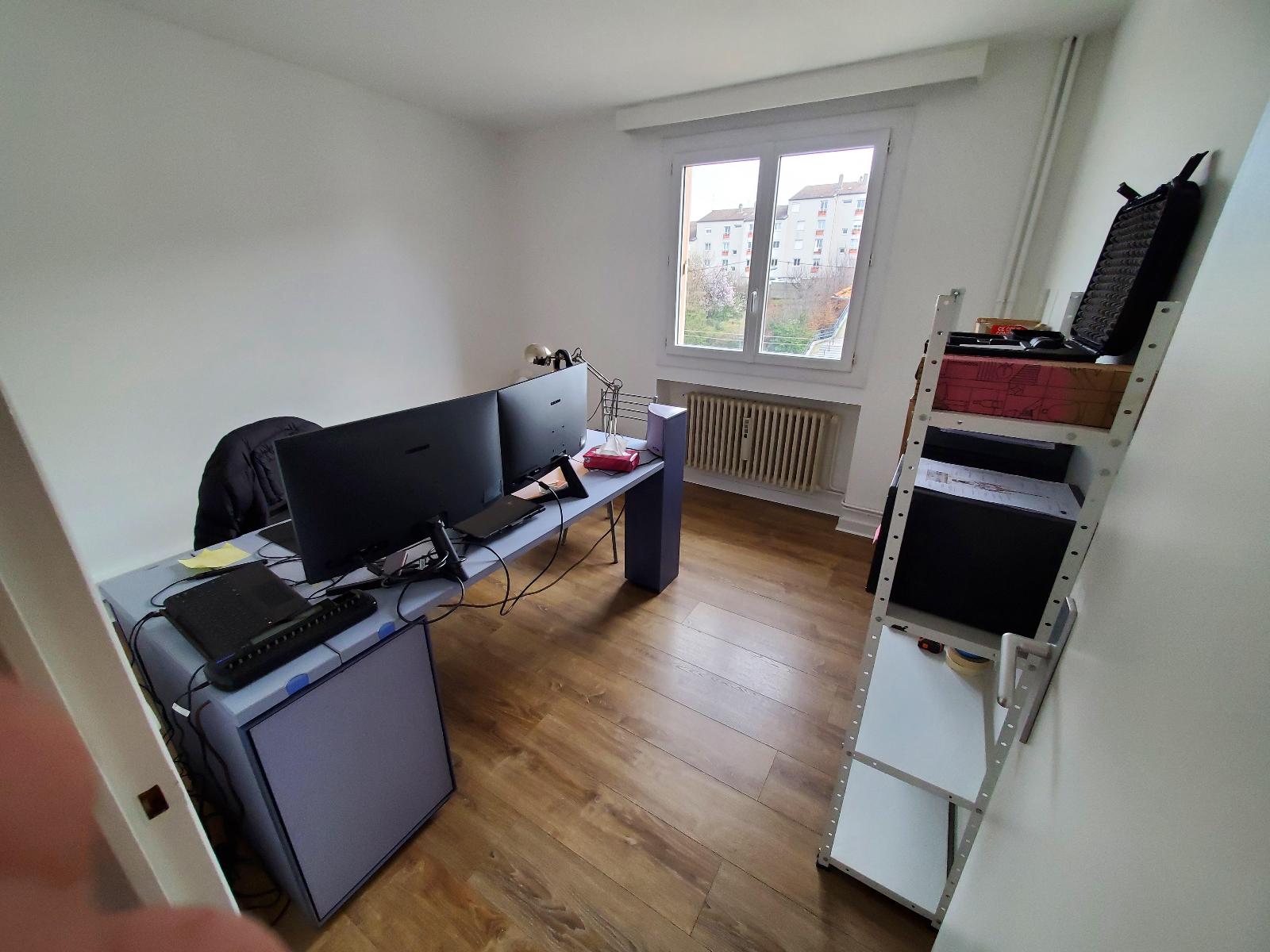Locaux professionnels en Location à Saint-etienne / 10m2