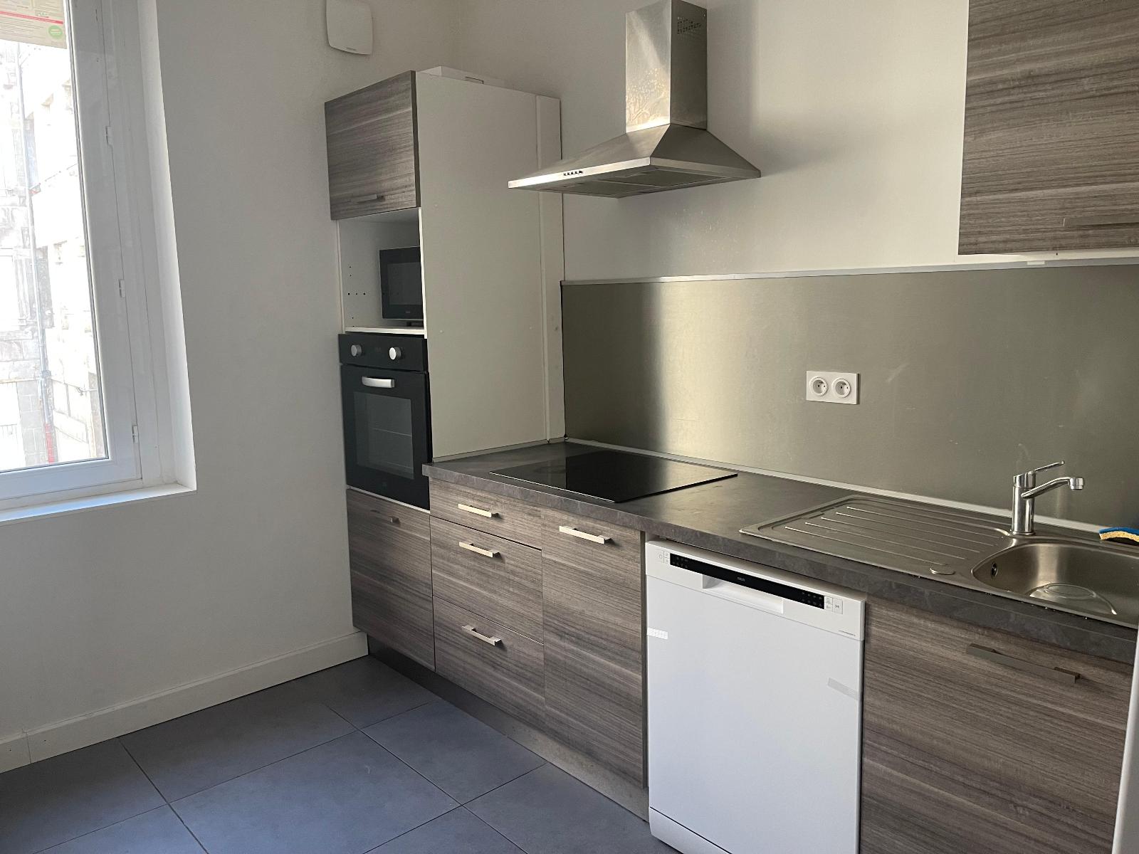 Appartement rénové en Location à Saint-etienne / 10m2