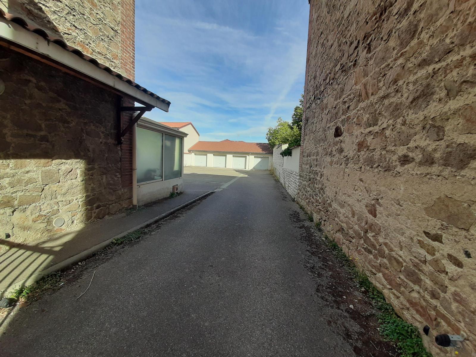 Parking en Location à St-just-st-rambert / 21m2