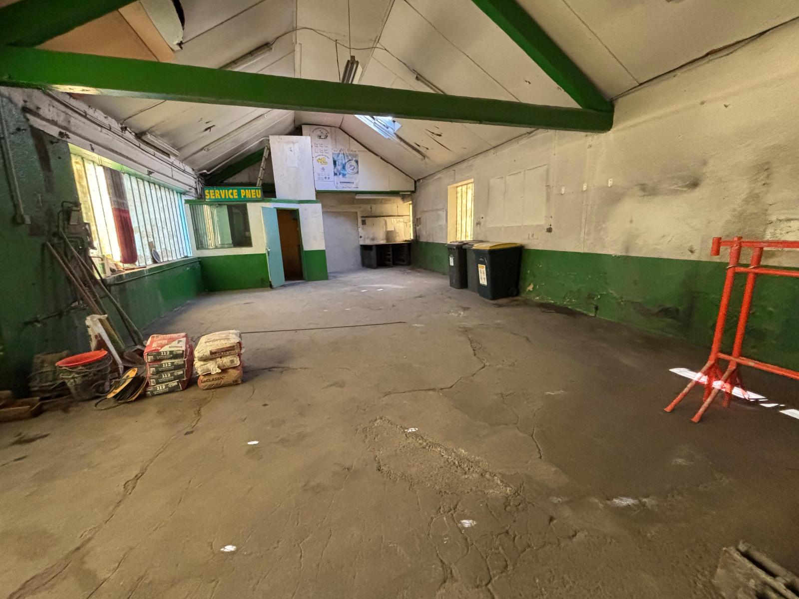 Locaux professionnels en Location à Roche-la-moliere / 80m2